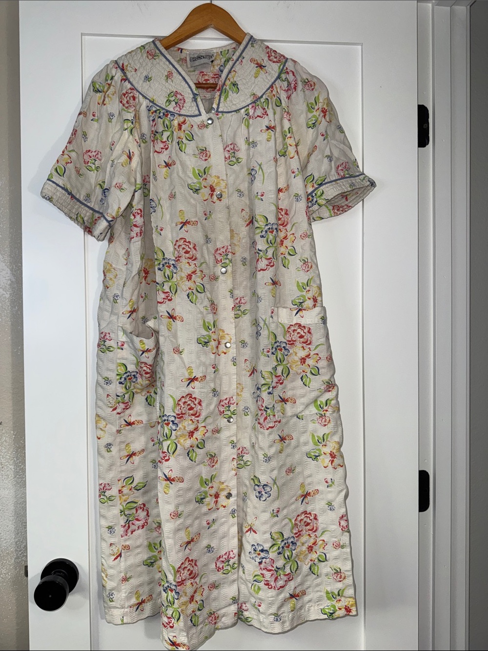 Vintage CrownTuft quilted cream nightgown 1950s House gown sz est. Med chest 22”